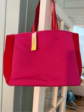 NWT Summersalt Hot Pink neoprene Tote with Red Sides